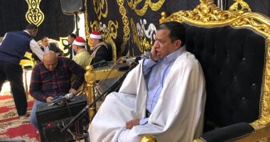 ابن الشيخ عبد الباسط يتلو القرآن في عزاء نجل إسماعيل