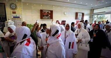 احتفالات الحجاج المصريين عند وصولهم إلى المدينة المنورة فيديو وصور