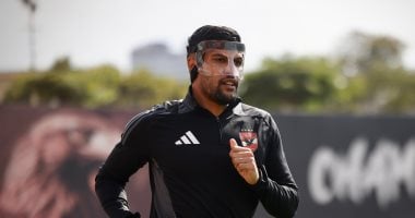 الأهلي يضم يحيى عطية الله والدبيس لمواجهة فاركو الحاسمة