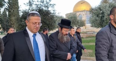 بن غفير وزير الأمن القومي الإسرائيلي يغزو باحات الأقصى