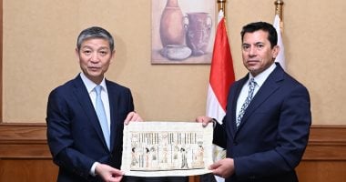 تعاون مشترك بين وزير الشباب والسفير الصيني لتعزيز العلاقات