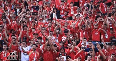 جماهير الأهلي تشعل أجواء استاد القاهرة قبل مواجهة فاركو