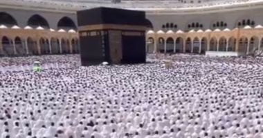 خطيب الحرم المكي يدعو الحجاج للالتزام بتصريح الحج