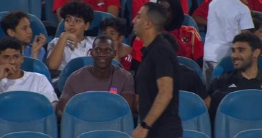 ديانج يشجع الأهلي من مدرجات استاد القاهرة في ليلة التتويج