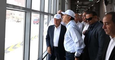 رئيس الوزراء يتلقى شرحًا عن نظام عمل الأتوبيس الترددي