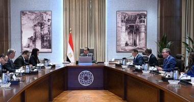 رئيس الوزراء يراقب جهود توفير مياه الشرب للبحر الأحمر