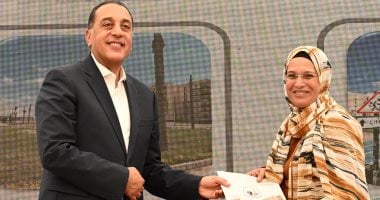 رئيس الوزراء يوزع عقود وحدات "سكن لكل المصريين" بأكتوبر الجديدة