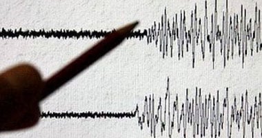 زلزال بقوة 5.7 درجات يدمّر 140 منزلاً في سومطرة الإندونيسية