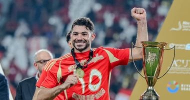 شاهد ثلاث لقطات تخلد تاريخ الأهلي حال تتويجه بالدوري