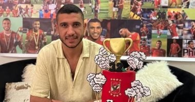 عيد ميلاد رامي ربيعة مع أسرته واحتفال بتورتة الأهلي