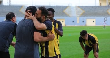 فرحة لاعبى المقاولون العرب والجهاز الفنى بعد التأهل للدورى
