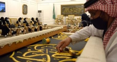 كسوة الكعبة المشرفة.. ذهب يتألق من قلب مكة المكرمة