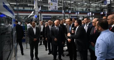 مدبولي يزور مصنع سوميتومو لإنتاج ضفائر السيارات بالعاشر