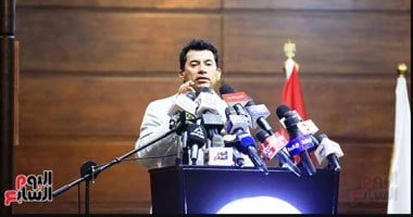 وزير الرياضة يطلب التحقيق في تشجيع غير لائق بمباراة المالية