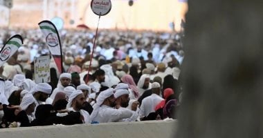 الحجاج يكملون رمي الجمرات خلال ثانى أيام التشريق