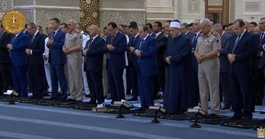 الرئيس السيسى يؤدي صلاة عيد الأضحى بمسجد مصر مباشرة
