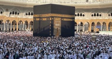 المتعجلون يؤدون طواف الوداع في خشوع وسكينة (فيديو)