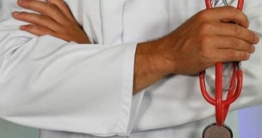 تحقيقات في واقعة طبيب قنا مع مريضة مسنّة