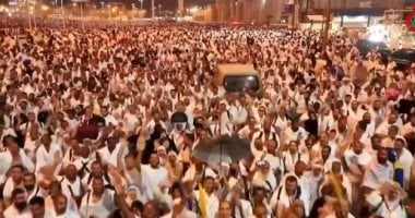حجاج بيت الله الحرام يبدؤون رحلتهم من عرفات لمزدلفة
