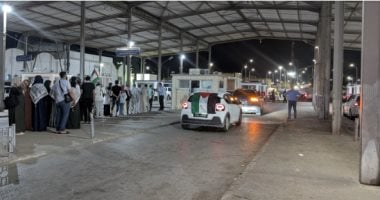 قافلة الصمود تصل معبر رأس الجدير بشاحنات وسيارات لدعم غزة