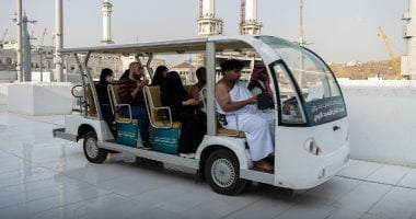 هل يسمح بالطواف والسعي باستخدام سيارات الجولف؟ الشيخ يوضح
