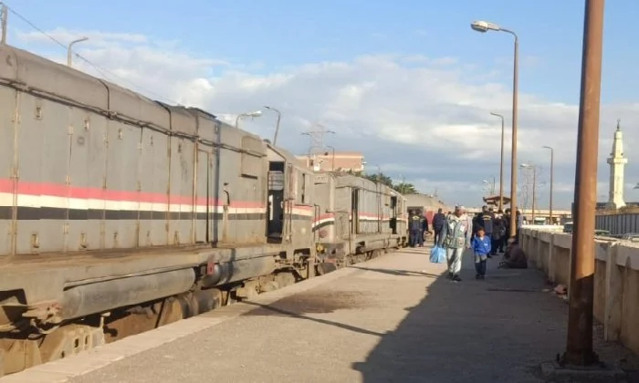 إصابة 4 أشخاص في تصادم جرار بقطار ركاب بمحطة مرغم غرب الإسكندرية