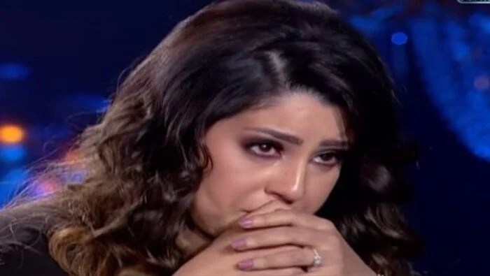 أيتن عامر تبكي على الهواء وتكشف تفاصيل طلاقها من محمد عز العرب