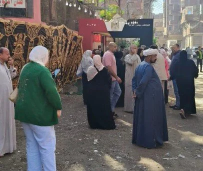 إقبال كثيف على لجنة مدرسة طنان بنين بشبين القناطر في اليوم الثاني لانتخابات مجلس النواب