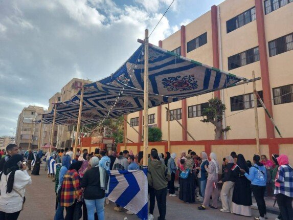 إقبال كثيف من كبار السن وذوي الهمم على التصويت في ثاني أيام انتخابات مجلس النواب ببورسعيد