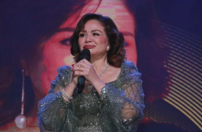 «أنا متصالحة مع الزمن».. إلهام شاهين من ندوة تكريمها بمهرجان شرم الشيخ للمسرح الشبابي