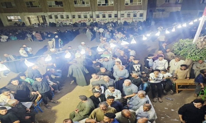 زحام لافت أمام لجنة المدرسة الإعدادية بشطانوف بالمنوفية