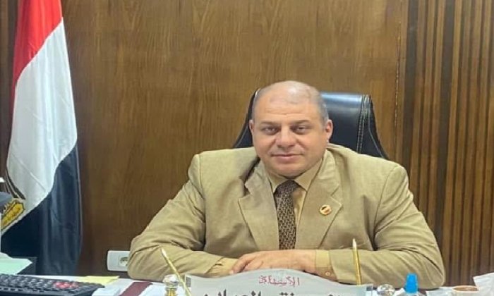 استبعاد مدير مدرسة ووكلاء بنجع حمادي وإحالتهم للتحقيق