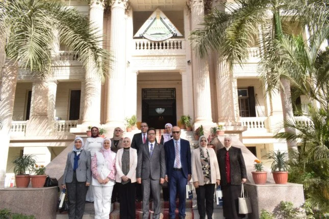 رئيس جامعة بنها يستقبل فريق الاعتماد المؤسسي والبرامجي لاعتماد كلية التمريض