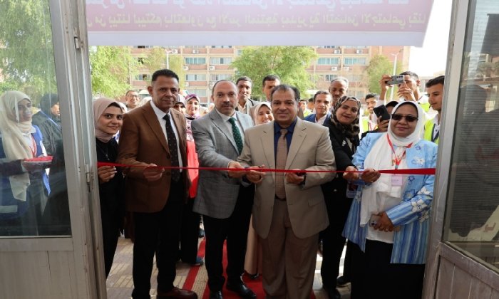 رئيس جامعة قنا يفتتح معرض «من بيتنا لبيتكم» ويتفقد مبادرة «اطمّن 2» الصحية