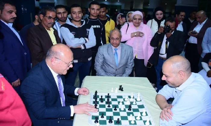 رئيس جامعة سوهاج يفتتح صالة الأنشطة الطلابية بالمدن الجامعية ويكرّم الفائزين في مسابقاتها