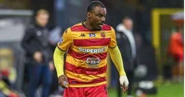 صحف بولندا: الأهلي يسعى للتعاقد مع المهاجم الكونغولي أفيميكو بولولو