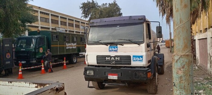 تمركز سيارات المياه أمام اللجان العامة بالقليوبية مع بدء عملية التصويت