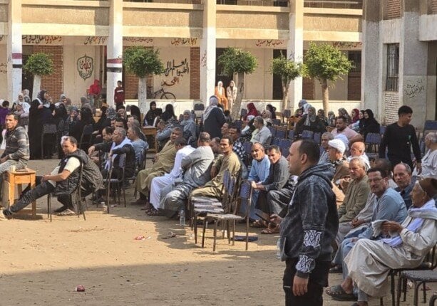 استمرار توافد المواطنين للإدلاء بأصواتهم بلجان أشمون