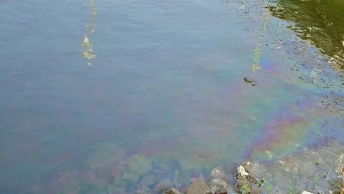 بسبب بقعة زيت في نهر النيل.. ضعف المياه ببني سويف وإيقاف مآخذ محطتين كإجراء احترازي