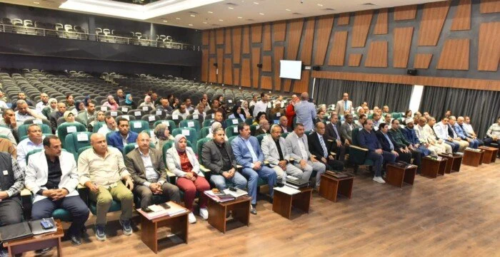 تنفيذي أسيوط يعتمد رصف طرق جديدة ويتابع ملفات التصالح والقضاء على التعديات