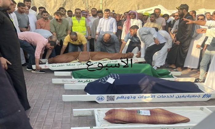 الكل حزين عليهم.. لحظة تشييع جنازة مهندس بنها وزوجته وطفله الرضيع بعد حادث تصادم بالسعودية