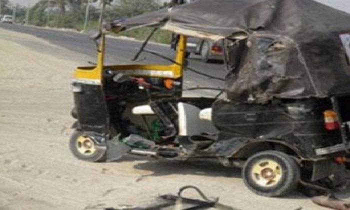 إصابة 5 أشخاص إثر تصادم توك توك وموتوسيكل بطريق «مسطرد - أبو زعبل»