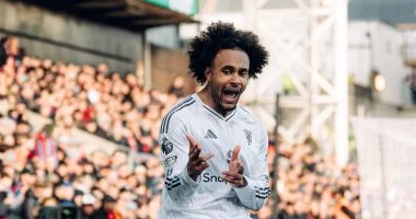 مانشستر يونايتد .. زيركزي يعود للتسجيل بعد 24 مباراة وبرونو يتخطى سكولز