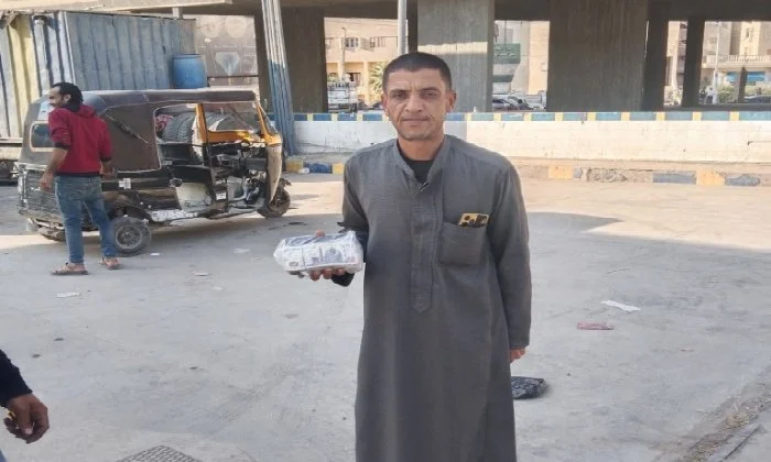 أمانة شاب.. سائق توك توك يعيد 50 ألف جنيه لصاحبها