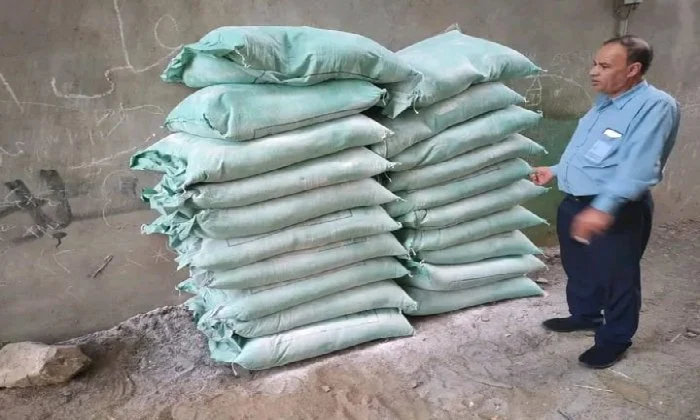 ضبط طن و250 كيلو دقيق مدعم وأغذية غير صالحة خلال حملات تموينية بالشرقية