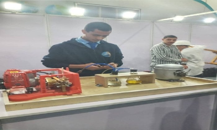 باختراع لترشيد استهلاك الطاقة.. طالب بمدرسة مياه البحيرة يخطف الأنظار في مؤتمر تكنولوجيا المياه