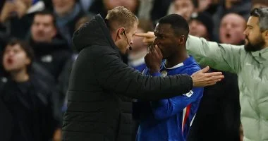 طرد كايسيدو فى شوط سلبى بين تشيلسي ضد آرسنال.. فيديو