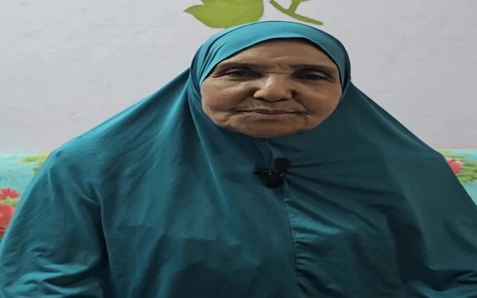 معجزة قنا.. ثمانينية تهزم الأمية وتحفظ القرآن كاملًا في المعنّا