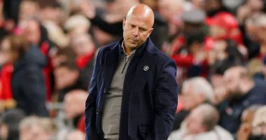 ليفربول يحذر سلوت: الفوز على وست هام وسندرلاند أو الإقالة