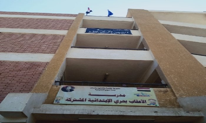 بعد شكاوى الأهالي.. محافظ أسوان يوقف صيانة مدارس الأعقاب لحماية الطلاب